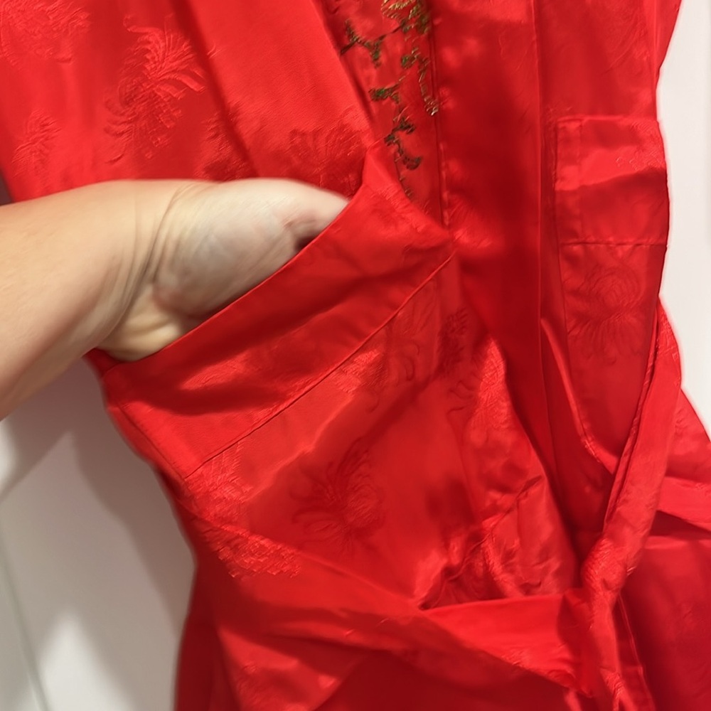 Vibrant Red Oriental Robe - Picture 6 of 7